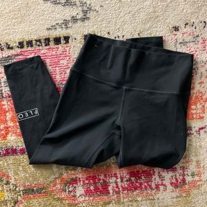 Black Fleo capris size M